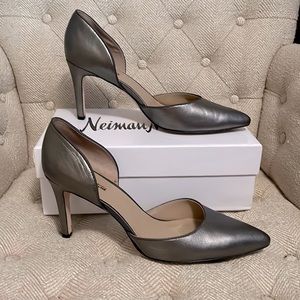 🌷 Neiman’s D’Orsay Silver Gray Pump size 10